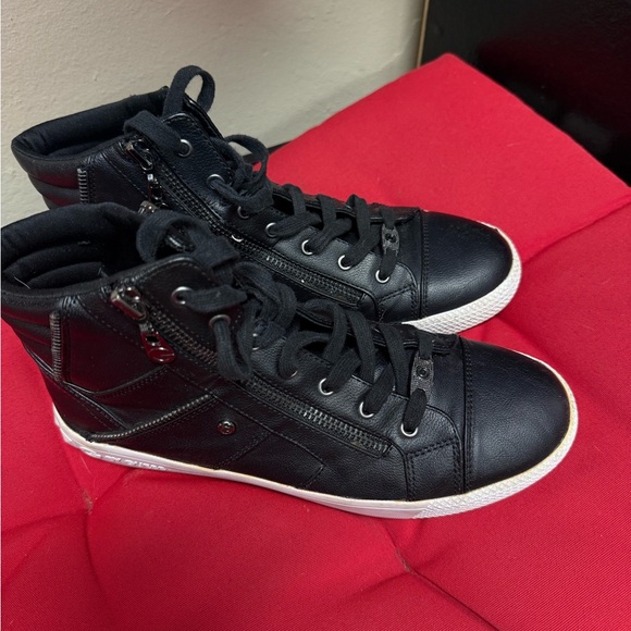 GUESS Women’s black high top sneakers. Size 8. Excellent condition - Picture 8 of 11